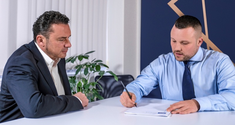 Immobilien-Darlehens-Vermittler